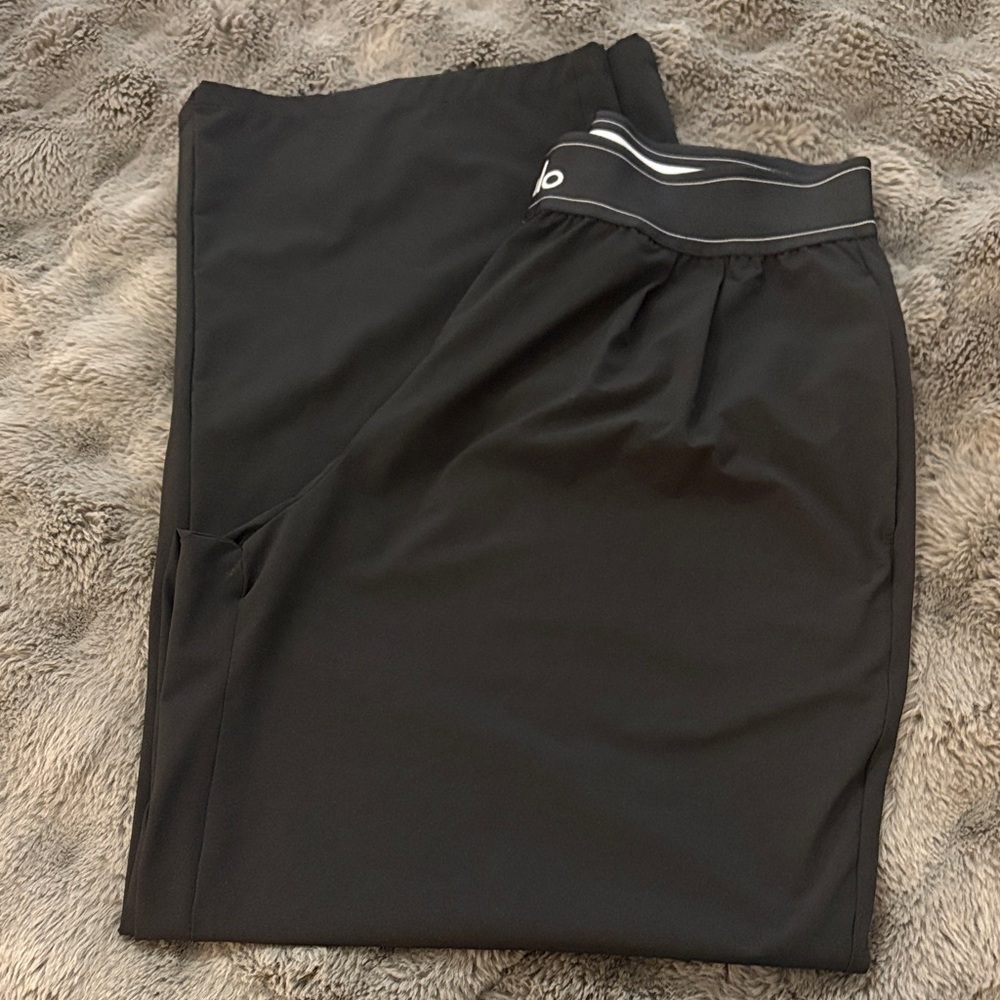 ALO Yoga Black woman’s Joggers